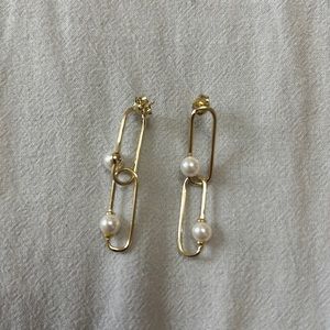Gold pearl earrings